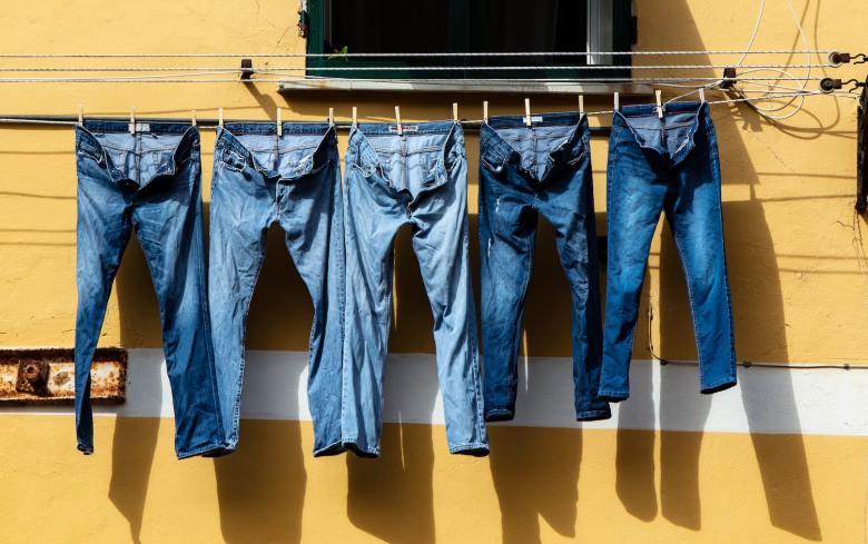 Wrangler 13mwz vs 13mwzpw & Wrangler 936den vs 936pwd: What pre-washed actually means with these jeans.